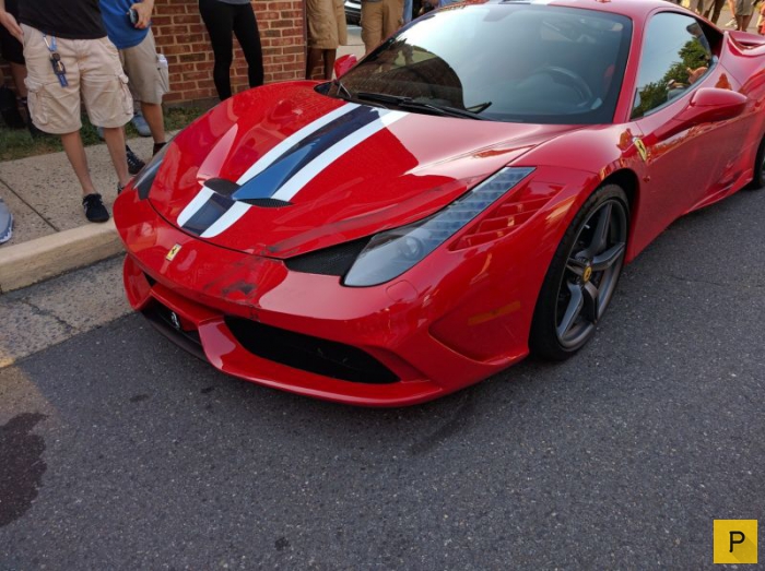   !      "Ferrari 458 Speciale",  $ 300 000 (9 )