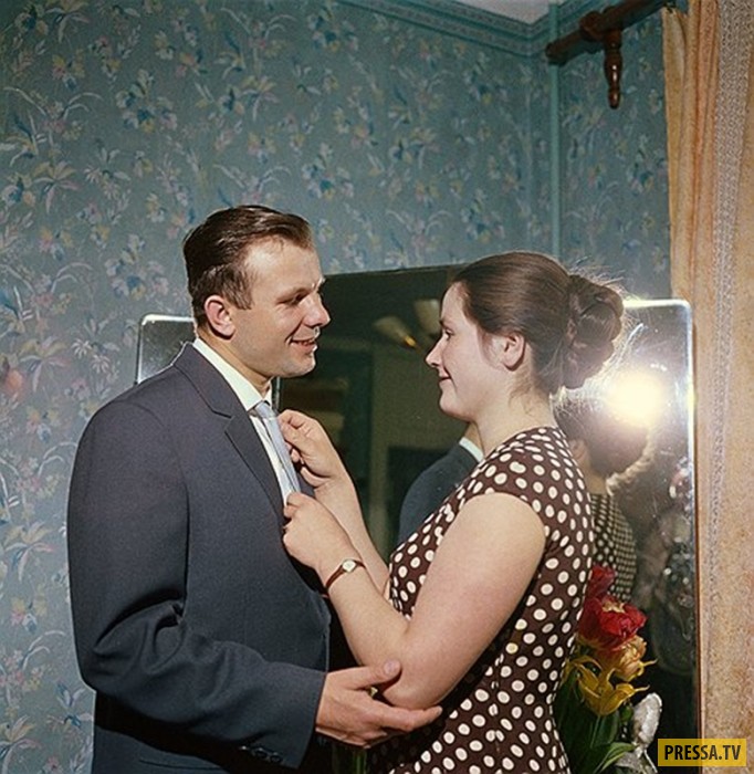 Юрий Гагарин и его супруга Валентина (14 фото + видео)