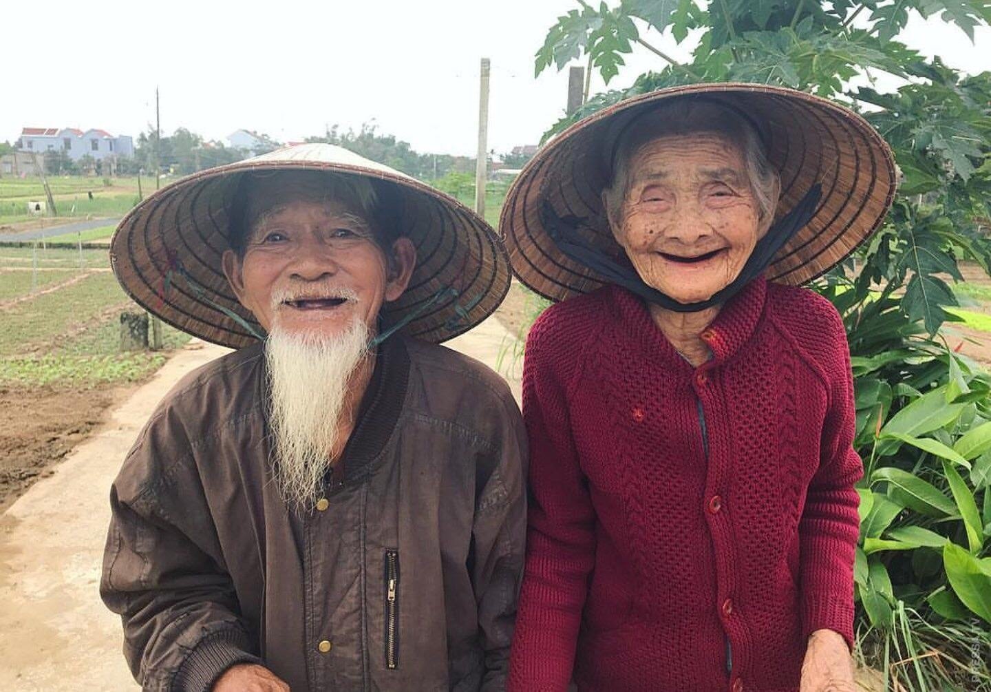 Пожилая женатая пара из Вьетнама