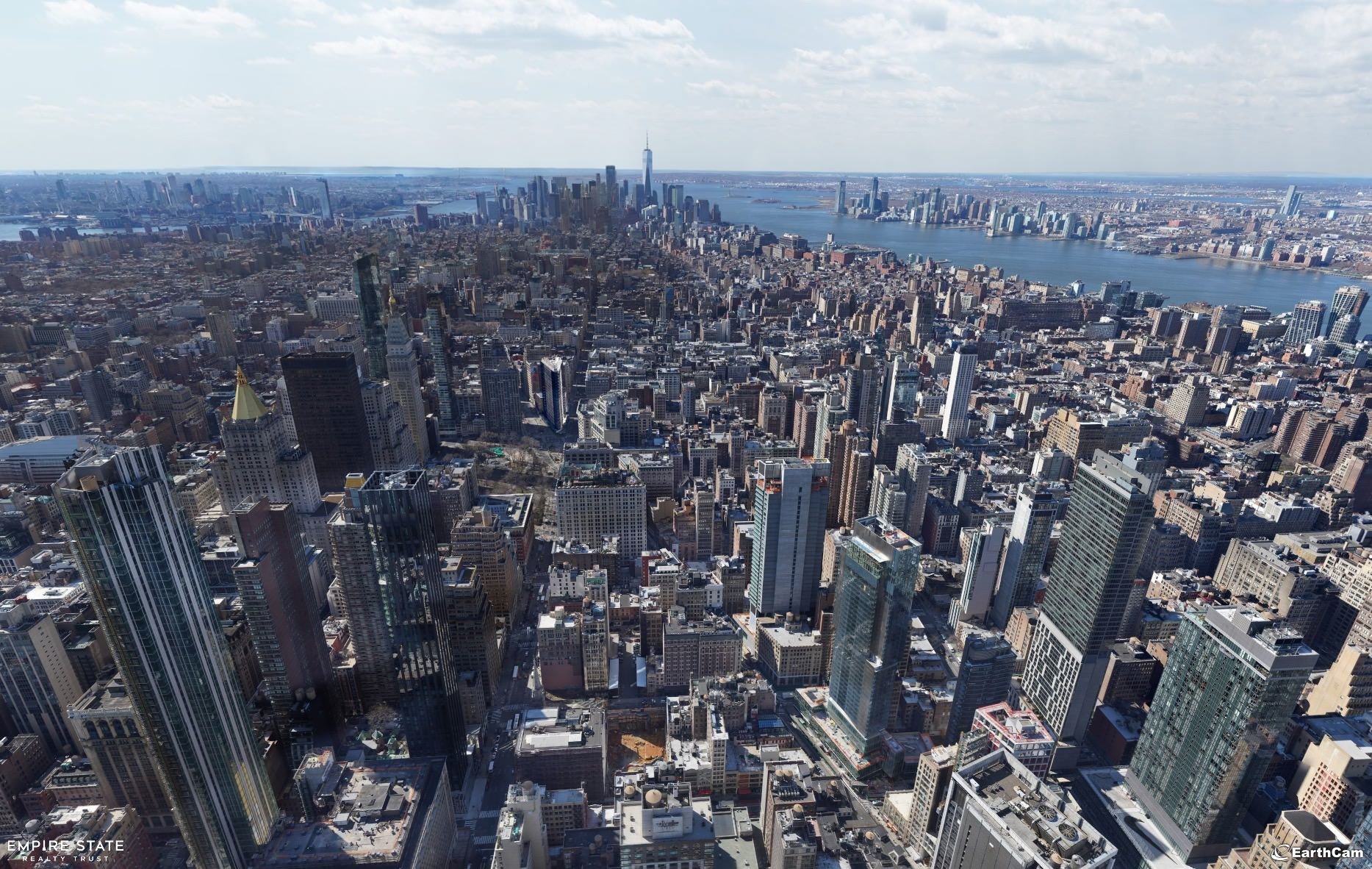 New york is one of the largest cities in the world with a population фото 59