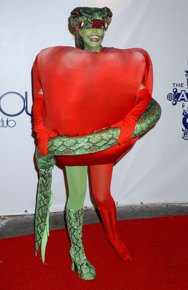 Хайди Клум показала свой костюм на Хэллоуин 2021 года