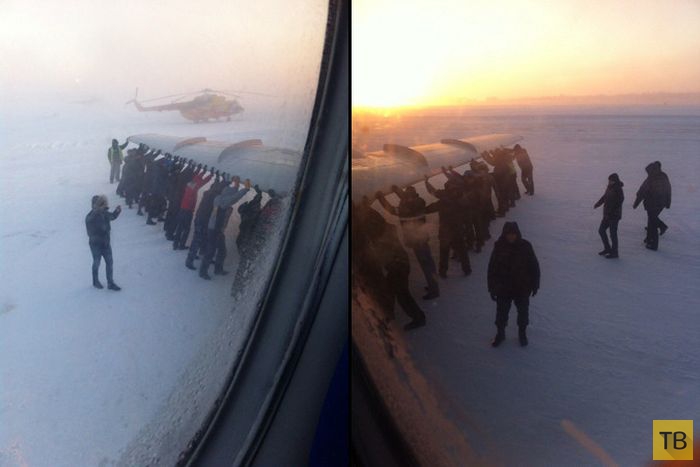 В Сибири пассажиры толкали самолет с замерзшим шасси (4 фото + 2 видео)