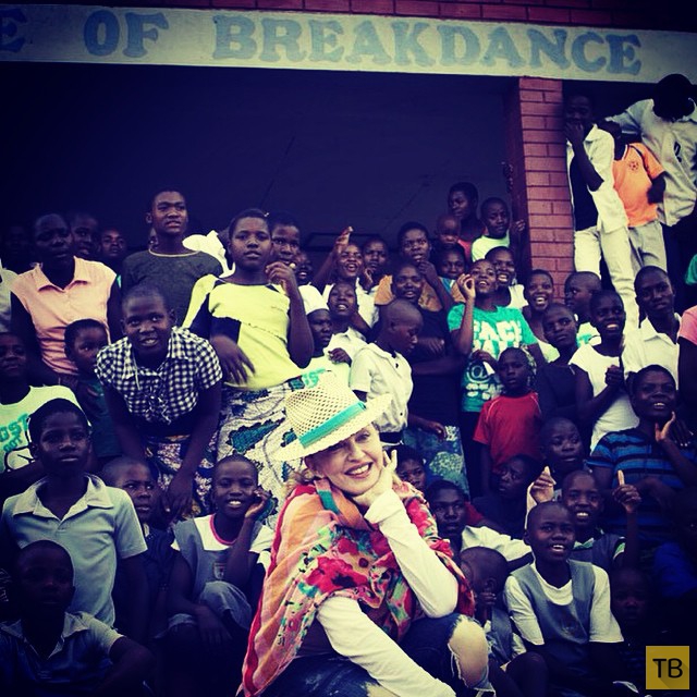 Мадонна вернулась в Малави (10 фото)