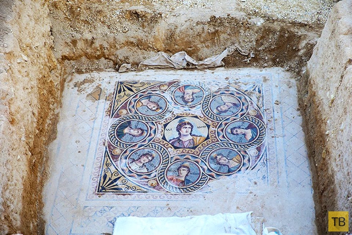 2000-летняя мозаика найдена в Турции (15 фото)