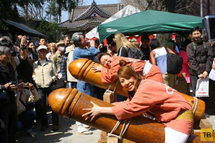 Канамара-мацури или «Фестиваль железных пенисов» (21 фото)