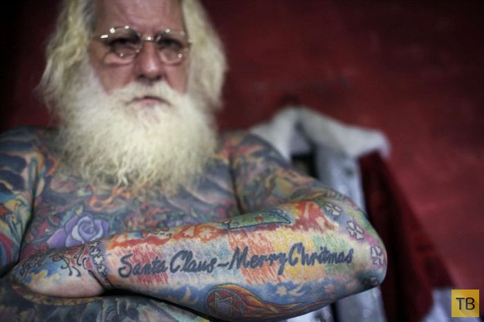 Витор Мартинс - самый татуированный Санта Клаус в мире (10 фото)