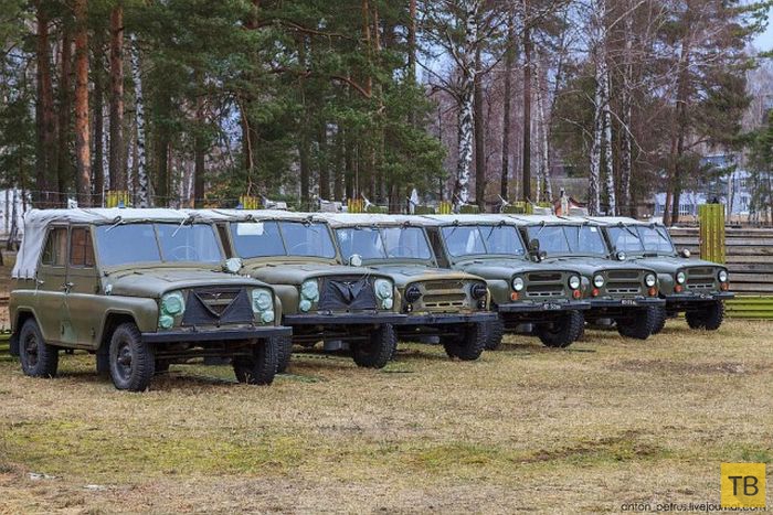 Белорусский супермаркет по продаже старой военной техники (22 фото)
