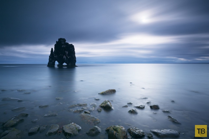 Хвитцеркур — необычная скала на северо-западе Исландии (6 фото)