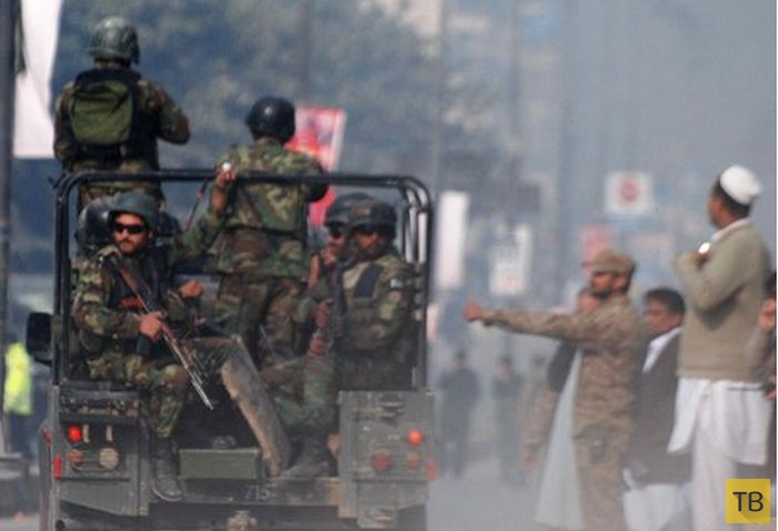 Боевики «Талибана» устроили бойню в пакистанской школе (31 фото)