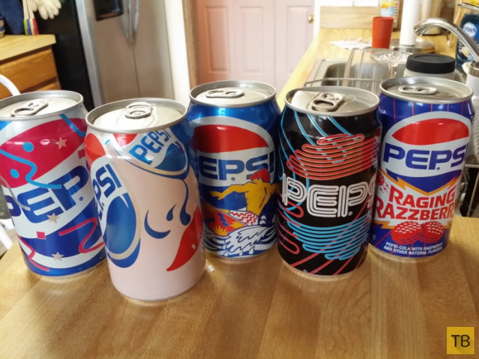 Парень нашел невскрытые банки Pepsi 90-х годов (7 фото)