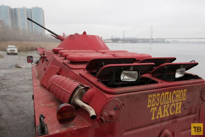 Необычное такси - броневик БРДМ в Санкт-Петербурге (5 фото)