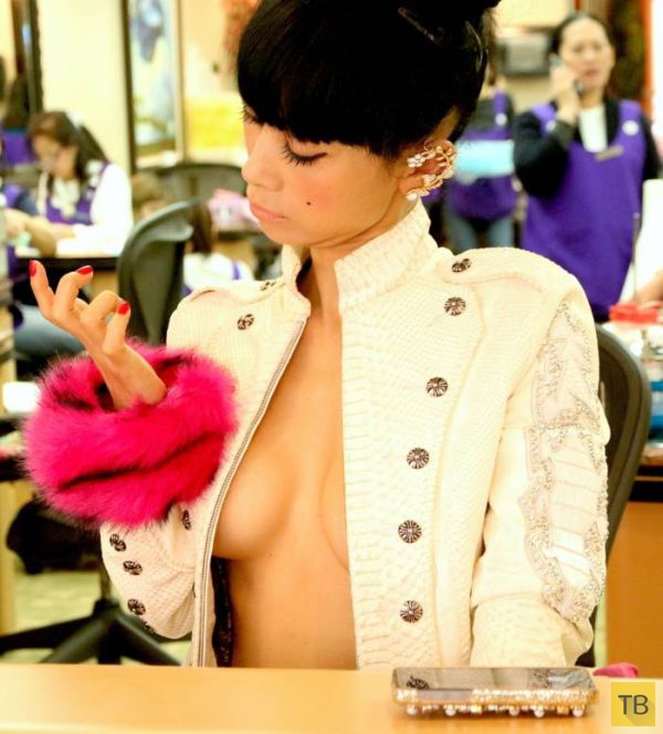 Американская актриса Бай Лин пришла в откровенном наряде в салон красоты (11 фото)