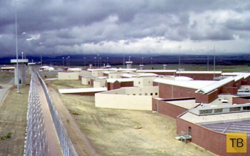 Топ 11: Самые страшные тюрьмы мира (14 фото)