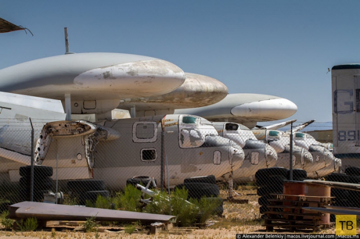 В пустыне штата Аризона (США) - самое большое в мире кладбище самолётов (23 фото)