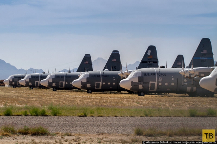 В пустыне штата Аризона (США) - самое большое в мире кладбище самолётов (23 фото)
