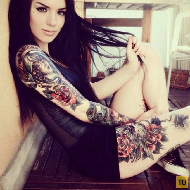 Симпатичные девушки с привлекательными татуировками (27 фото)