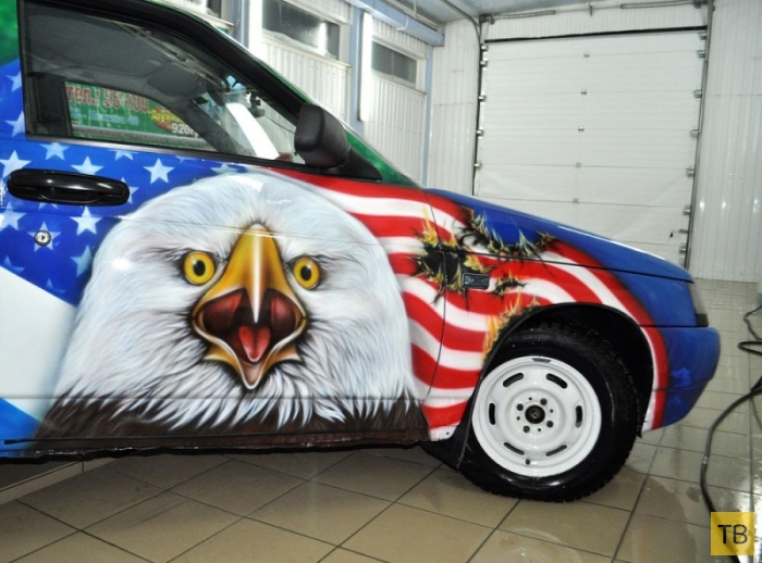 Дочь расписала автомобиль отца "ВАЗ-2110" патриотическими рисунками (14 фото)