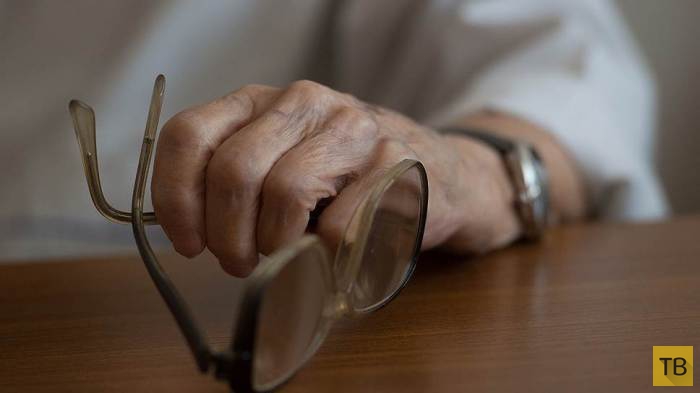 87-летняя Алла Левушкина - старейший хирург России (11 фото)