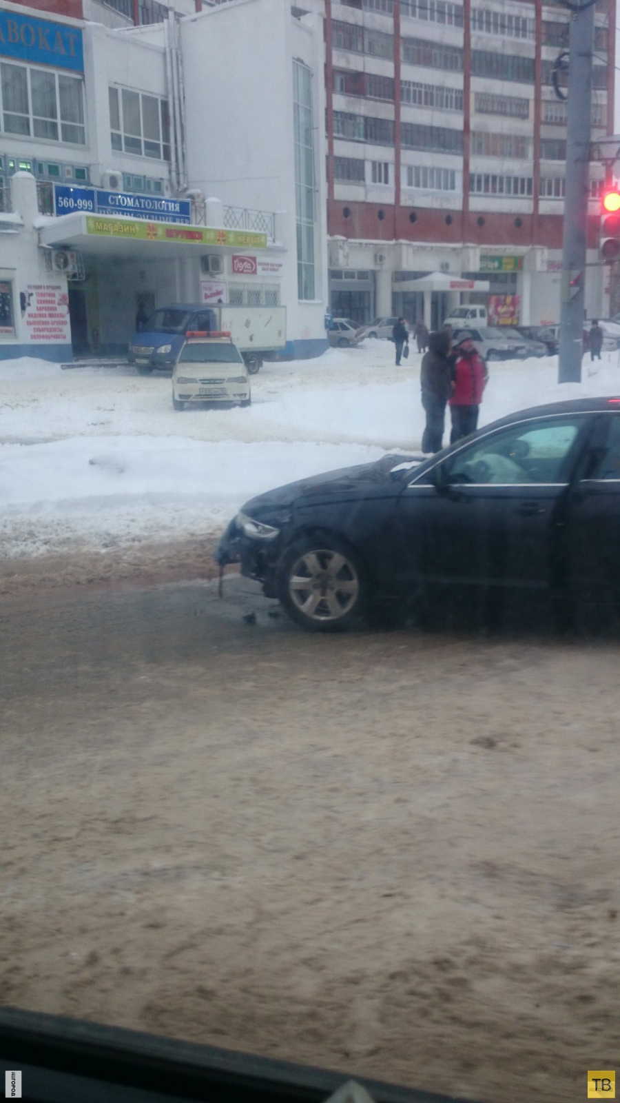 Столкновение трех машин на перекрестке Ленинского проспекта и ул. Петрова, г. Йошкар-Ола