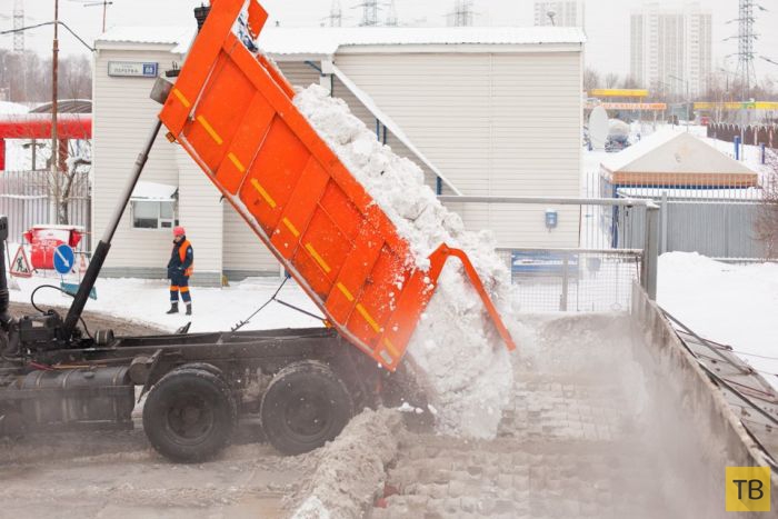Как очищают Москву от снега (18 фото)