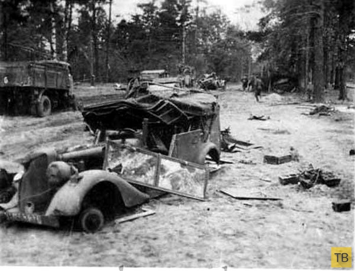 Таранная атака немецкой колонны советскими танкистами на Брянском фронте (12 фото)