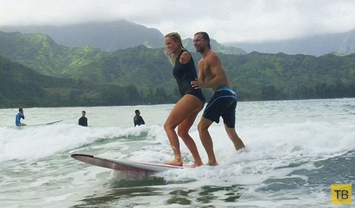 Мужественная американка занимается серфингом, несмотря на инвалидность и беременность (16 фото)