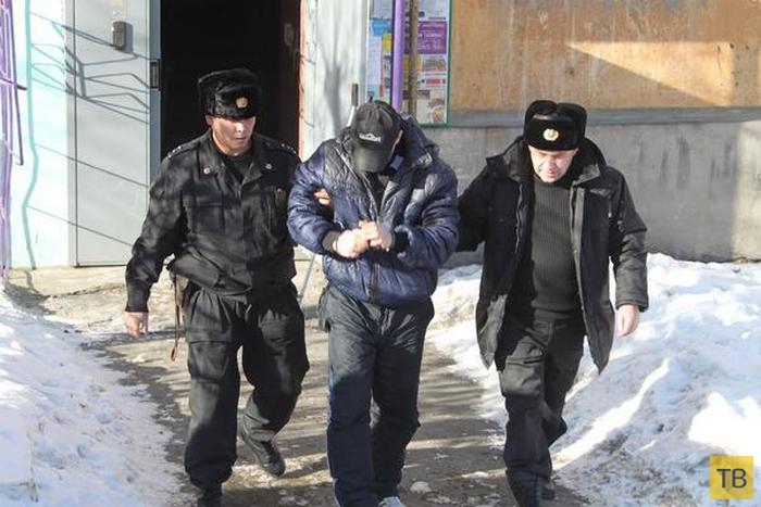 Житель Екатеринбурга спрятался от судебных приставов в холодильнике (5 фото)