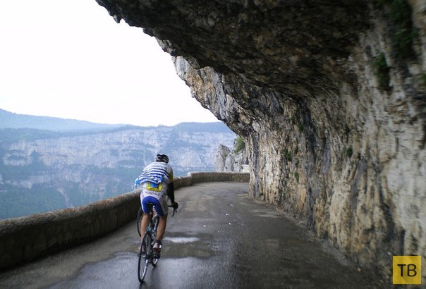 Дорога Комб Лаваль во Франции: настоящий аттракцион для велосипедистов (8 фото)