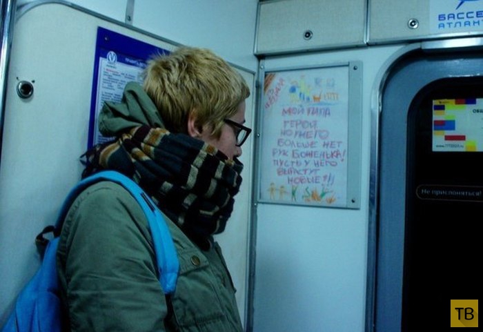 Антивоенные плакаты в метро Санкт-Петербурга (4 фото)
