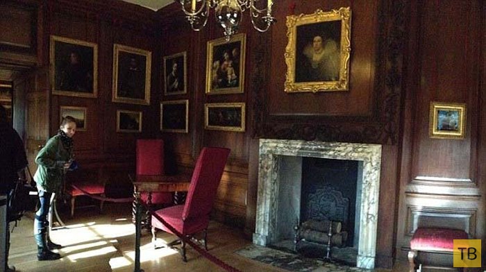 Приведение «Серой леди» случайно сфотографировали в лондонском дворце Хэмптон-Корт (12 фото)