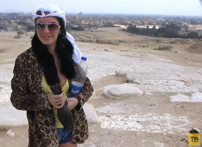 (18+) Громкий скандал из-за эротического видеоролика на фоне пирамид в Египте (9 фото)