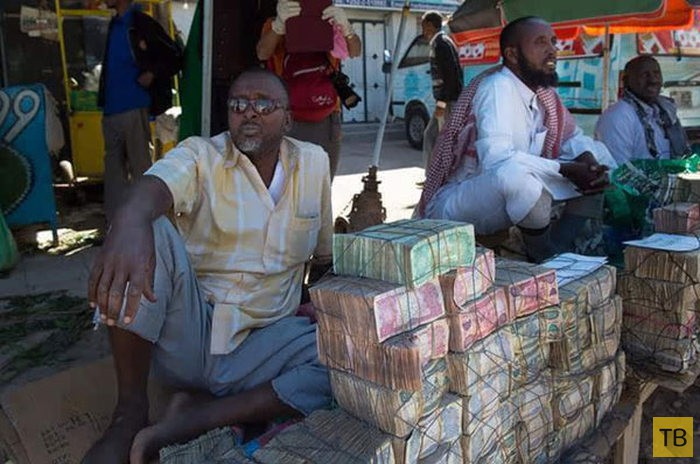 Денежный рынок в Сомали (8 фото)