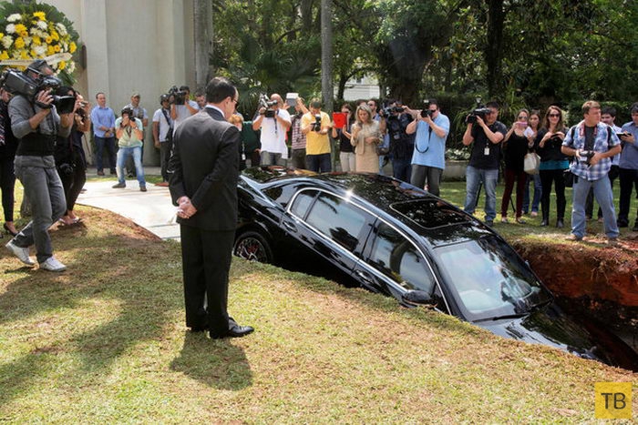 Бразильский миллиардер захоронил любимый Bentley Continental Flying Spur (7 фото)