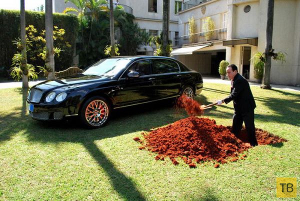 Бразильский миллиардер захоронил любимый Bentley Continental Flying Spur (7 фото)