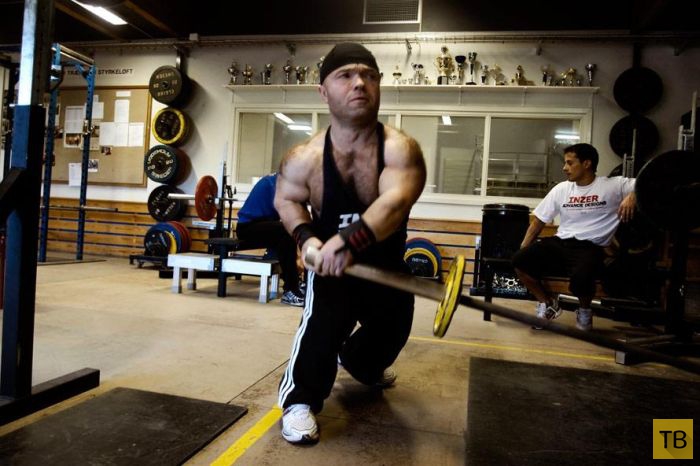 Антон Крафт из Дании - самый сильный мужчина-карлик в мире (11 фото)