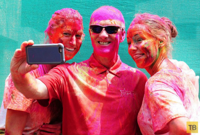 'Холи' — ежегодный Фестиваль красок в Индии (18 фото)