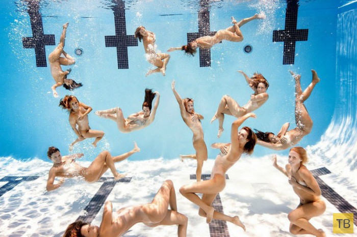 (18+) Обнаженные девушки под водой (23 фото)