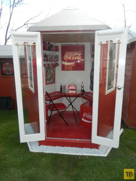 Дом суперфанатки Кока-Колы из Ирландии (7 фото)