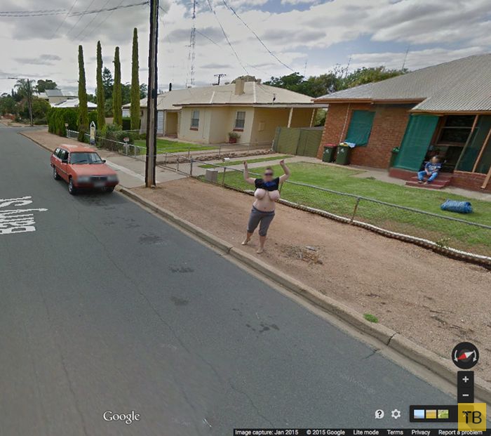 Жительница Австралии стала известной благодаря обнаженной груди на панорамах Google Street View (4 фото)