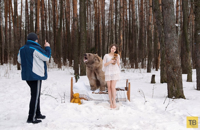 Русские фотомодели в обнимку с медведем (11 фото)
