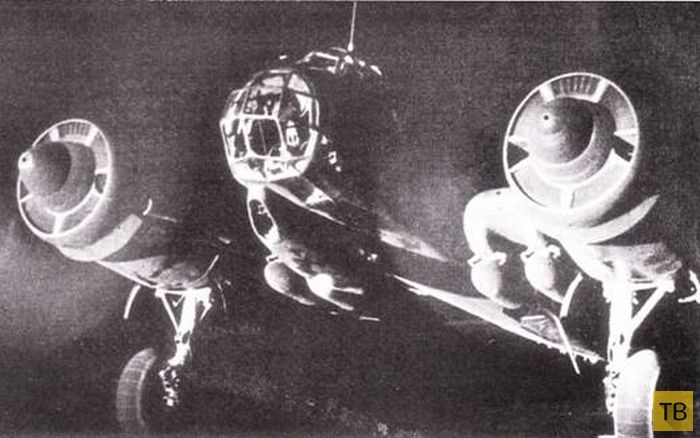Летчики люфтваффе на праздничном баннере в подмосковной Ивантеевке (4 фото)