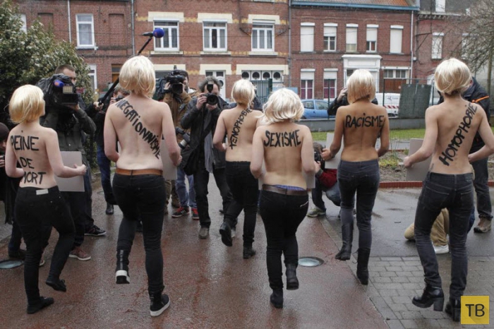 (18+) Активистки FEMEN оголились перед Марин Ле Пен (10 фото)