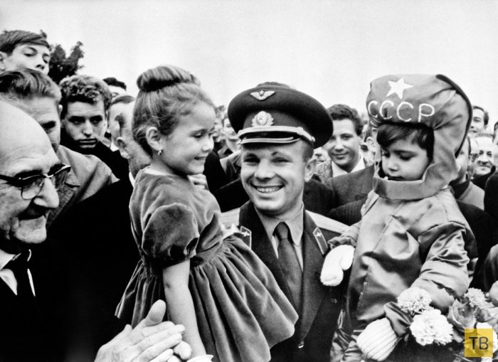 К Дню Космонавтики. Юрий Алексеевич Гагарин - первый в мире космонавт (22 фото)