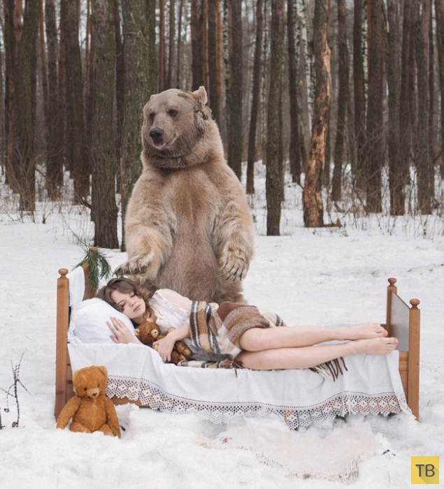 Русские фотомодели в обнимку с медведем (11 фото)