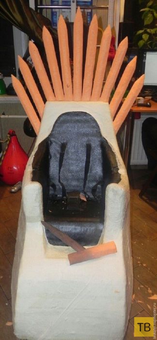 Железный трон из старой детской коляски своими руками (22 фото)