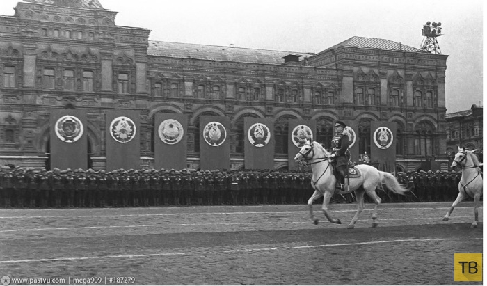 Памятный 45-ый год в Москве (59 фото)