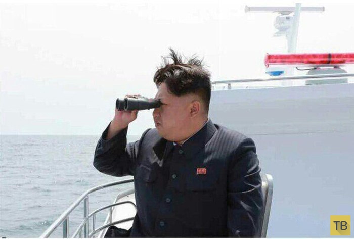 Глава Северной Кореи Ким Чен Ын наблюдает за запуском ракеты с подводной лодки (5 фото)