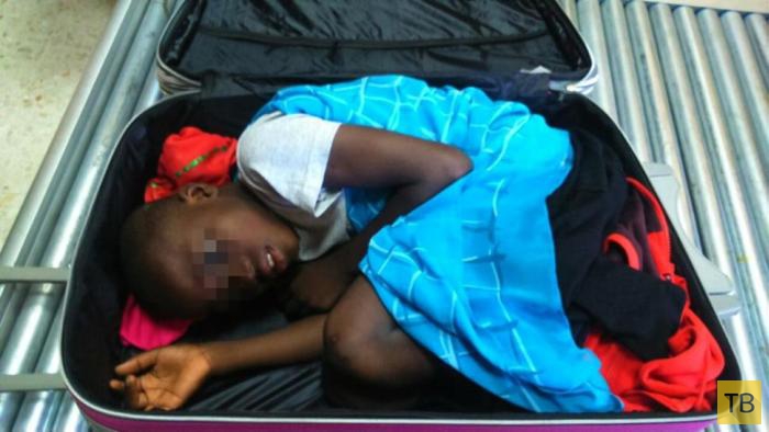 Девушка хотела провезти в чемодане ребенка в Испанию (4 фото)