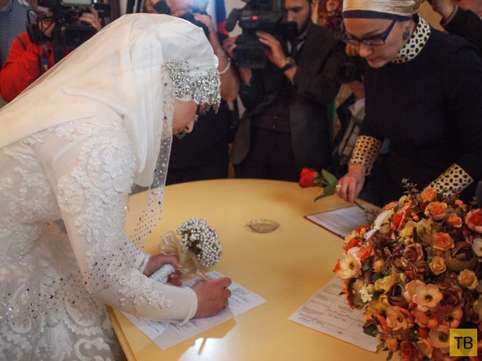 В Грозном школьница вышла замуж за 46-летнего начальника РОВД Нажуда Гучигова (6 фото + видео)