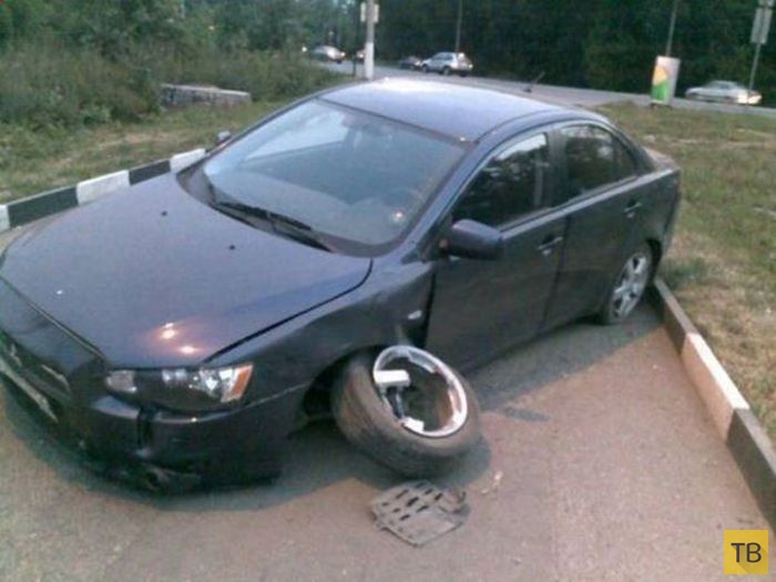 Самые нелепые происшествия с автомобилями (25 фото)